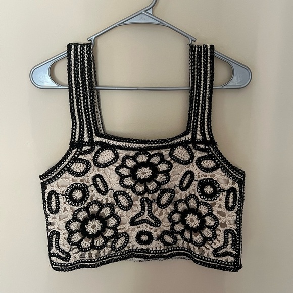 Black and Cream Floral Crochet Top - Picture 3 of 11